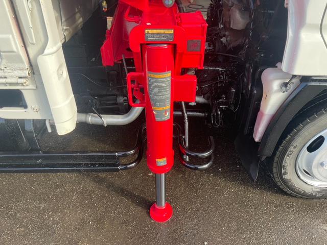 デュトロ 　２トン３段クレーン　ラジコン　４ＷＤ　フル装備　５ＭＴ　エコモード　アシストアイドル　ＡＢＳ　エアバック　ディーゼル　荷台３ｍ４７ｃｍ×１ｍ６９ｃｍ（32枚目）