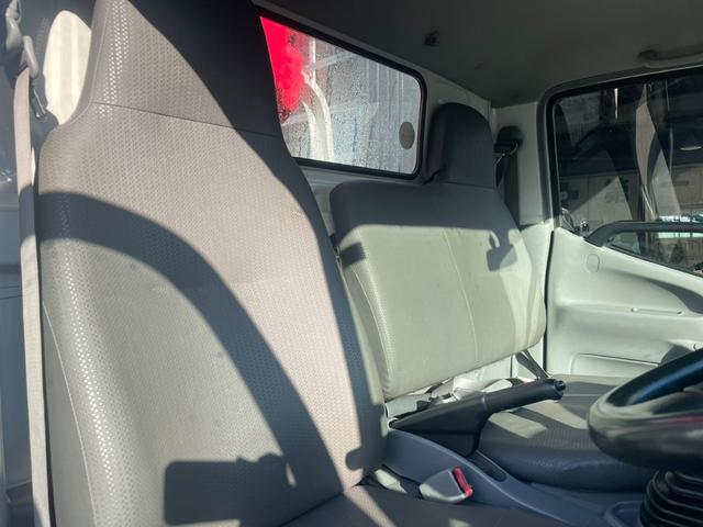 デュトロ 　２トン３段クレーン　ラジコン　４ＷＤ　フル装備　５ＭＴ　エコモード　アシストアイドル　ＡＢＳ　エアバック　ディーゼル　荷台３ｍ４７ｃｍ×１ｍ６９ｃｍ（46枚目）