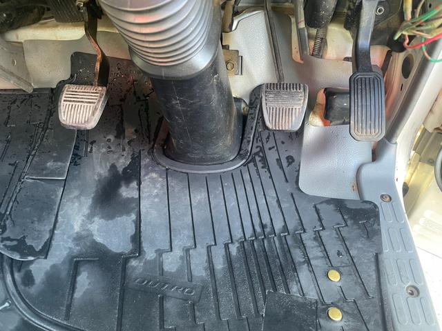 デュトロ 　２トン３段クレーン　ラジコン　４ＷＤ　フル装備　５ＭＴ　エコモード　アシストアイドル　ＡＢＳ　エアバック　ディーゼル　荷台３ｍ４７ｃｍ×１ｍ６９ｃｍ（48枚目）