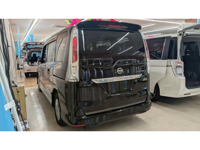 セレナ ハイウェイスター　Ｖセレクション　４ＷＤ　１年保証付　社外８インチナビ　両側パワースライド　アイドリングストップ　フルセグＴＶ　ＥＴＣ　社外シートカバー　バックカメラ　オートエアコン　クルーズコントロール（18枚目）