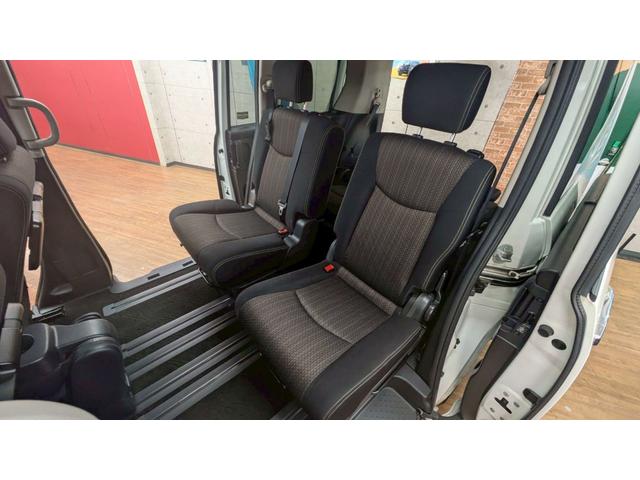 セレナ ハイウェイスター　４ＷＤ　１年保証付　純正ナビ　後席モニター　バックカメラ　両側パワースライド　純正エンジンスターター　フルセグＴＶ　ドラレコ　クルーズコントロール　オートライト　オートエアコン（9枚目）