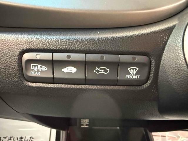フィット Ｌ　４ＷＤ　ＥＴＣ　アルミホイール　ＨＩＤ　スマートキー　電動格納ミラー　ＡＴ　盗難防止システム　衝突安全ボディ　ＡＢＳ　ＣＤ　ミュージックプレイヤー接続可　エアコン　パワーステアリング　パワーウィンドウ（8枚目）