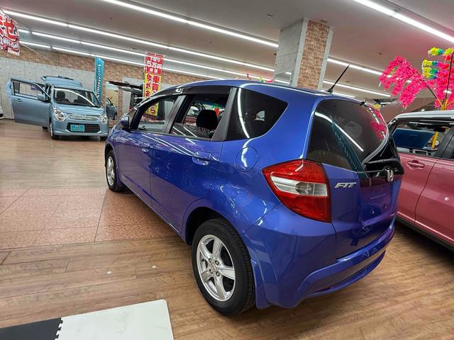 フィット Ｌ　４ＷＤ　ＥＴＣ　アルミホイール　ＨＩＤ　スマートキー　電動格納ミラー　ＡＴ　盗難防止システム　衝突安全ボディ　ＡＢＳ　ＣＤ　ミュージックプレイヤー接続可　エアコン　パワーステアリング　パワーウィンドウ（17枚目）