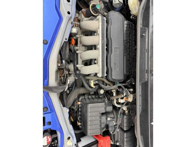フィット Ｌ　４ＷＤ　ＥＴＣ　アルミホイール　ＨＩＤ　スマートキー　電動格納ミラー　ＡＴ　盗難防止システム　衝突安全ボディ　ＡＢＳ　ＣＤ　ミュージックプレイヤー接続可　エアコン　パワーステアリング　パワーウィンドウ（19枚目）