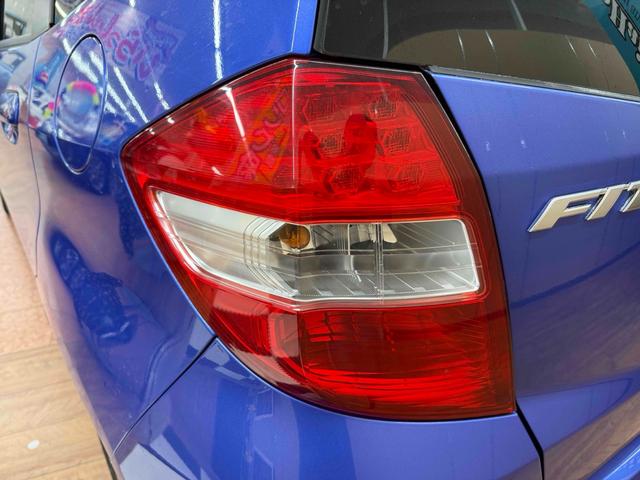 フィット Ｌ　４ＷＤ　ＥＴＣ　アルミホイール　ＨＩＤ　スマートキー　電動格納ミラー　ＡＴ　盗難防止システム　衝突安全ボディ　ＡＢＳ　ＣＤ　ミュージックプレイヤー接続可　エアコン　パワーステアリング　パワーウィンドウ（25枚目）