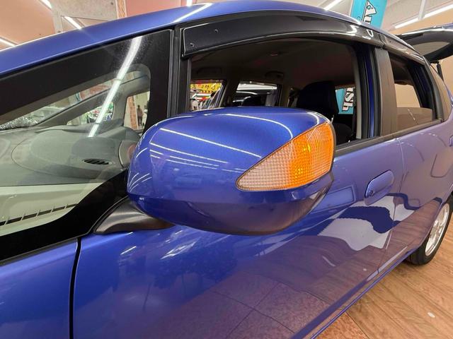 フィット Ｌ　４ＷＤ　ＥＴＣ　アルミホイール　ＨＩＤ　スマートキー　電動格納ミラー　ＡＴ　盗難防止システム　衝突安全ボディ　ＡＢＳ　ＣＤ　ミュージックプレイヤー接続可　エアコン　パワーステアリング　パワーウィンドウ（29枚目）
