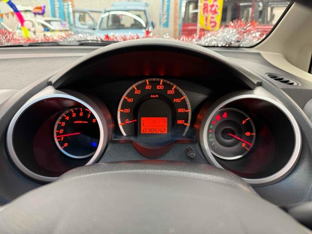 フィット Ｌ　４ＷＤ　ＥＴＣ　アルミホイール　ＨＩＤ　スマートキー　電動格納ミラー　ＡＴ　盗難防止システム　衝突安全ボディ　ＡＢＳ　ＣＤ　ミュージックプレイヤー接続可　エアコン　パワーステアリング　パワーウィンドウ（31枚目）