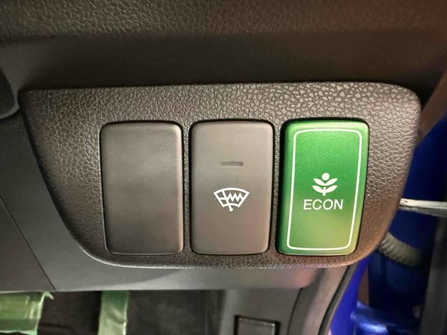 フィット Ｌ　４ＷＤ　ＥＴＣ　アルミホイール　ＨＩＤ　スマートキー　電動格納ミラー　ＡＴ　盗難防止システム　衝突安全ボディ　ＡＢＳ　ＣＤ　ミュージックプレイヤー接続可　エアコン　パワーステアリング　パワーウィンドウ（32枚目）