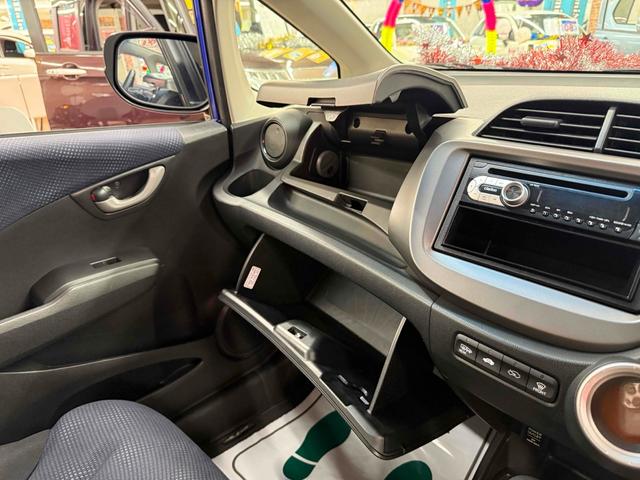 フィット Ｌ　４ＷＤ　ＥＴＣ　アルミホイール　ＨＩＤ　スマートキー　電動格納ミラー　ＡＴ　盗難防止システム　衝突安全ボディ　ＡＢＳ　ＣＤ　ミュージックプレイヤー接続可　エアコン　パワーステアリング　パワーウィンドウ（35枚目）