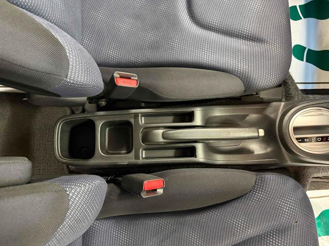 フィット Ｌ　４ＷＤ　ＥＴＣ　アルミホイール　ＨＩＤ　スマートキー　電動格納ミラー　ＡＴ　盗難防止システム　衝突安全ボディ　ＡＢＳ　ＣＤ　ミュージックプレイヤー接続可　エアコン　パワーステアリング　パワーウィンドウ（39枚目）