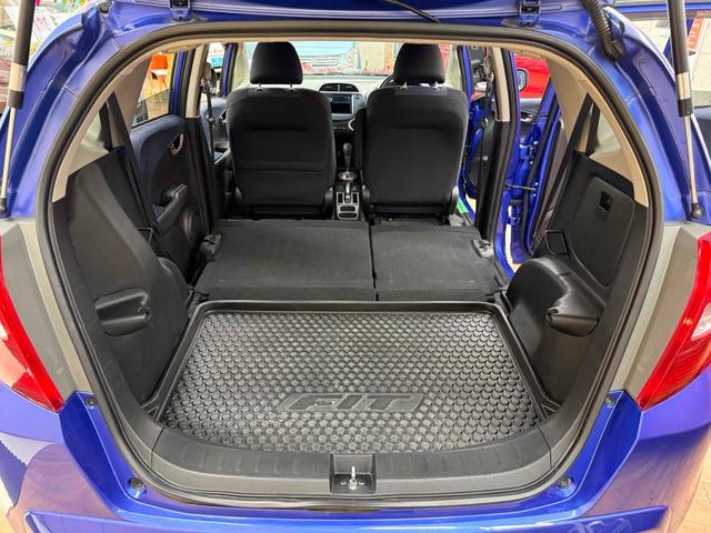 フィット Ｌ　４ＷＤ　ＥＴＣ　アルミホイール　ＨＩＤ　スマートキー　電動格納ミラー　ＡＴ　盗難防止システム　衝突安全ボディ　ＡＢＳ　ＣＤ　ミュージックプレイヤー接続可　エアコン　パワーステアリング　パワーウィンドウ（42枚目）