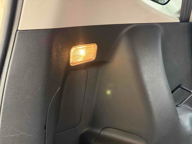 フィット Ｌ　４ＷＤ　ＥＴＣ　アルミホイール　ＨＩＤ　スマートキー　電動格納ミラー　ＡＴ　盗難防止システム　衝突安全ボディ　ＡＢＳ　ＣＤ　ミュージックプレイヤー接続可　エアコン　パワーステアリング　パワーウィンドウ（43枚目）