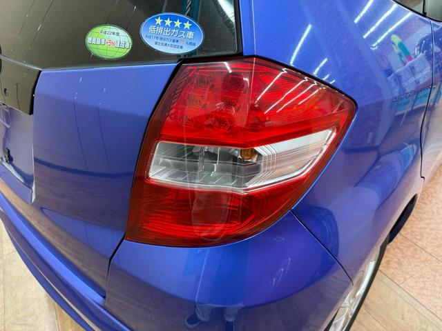 フィット Ｌ　４ＷＤ　ＥＴＣ　アルミホイール　ＨＩＤ　スマートキー　電動格納ミラー　ＡＴ　盗難防止システム　衝突安全ボディ　ＡＢＳ　ＣＤ　ミュージックプレイヤー接続可　エアコン　パワーステアリング　パワーウィンドウ（44枚目）