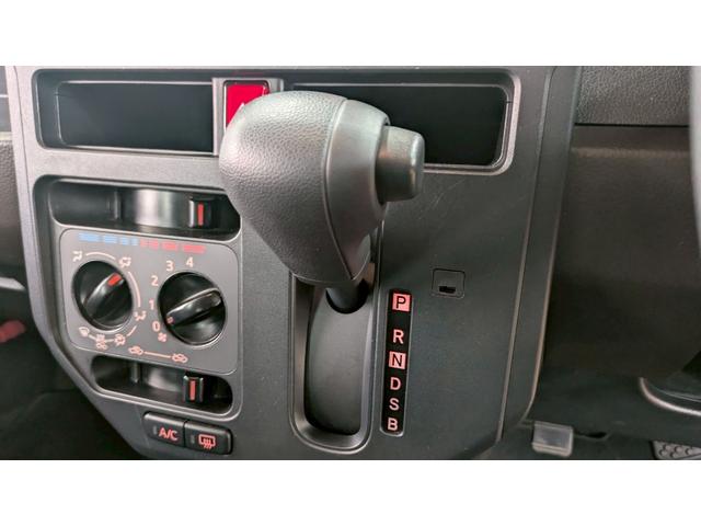 ルーミー Ｘ　４ＷＤ　１年保証付　寒冷地仕様　純正ＳＤナビ　バックカメラ　アイドリングストップ　片側パワースライドドア　スマートアシスト（17枚目）