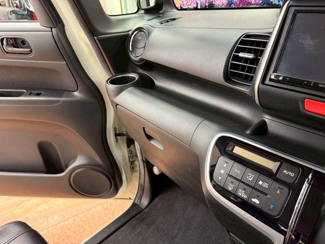 Ｎ－ＢＯＸ Ｇ　ＳＳパッケージ　４ＷＤ　１年保証付　寒冷地仕様　社外ナビ　両側パワースライド　社外エンジンスターター　フルセグＴＶ　オートエアコン　ライトレベライザー　純正１４インチＡＷ（6枚目）