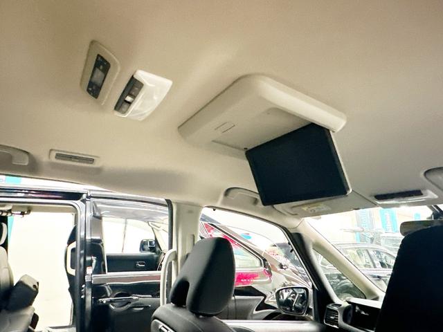 セレナ ハイウェイスター　４ＷＤ　１年保証付　純正ナビ　アラウンドビューカメラ　後席モニター　両側パワースライド　アイドリングストップ　クルーズコントロール　プッシュスタート　オートライト（3枚目）