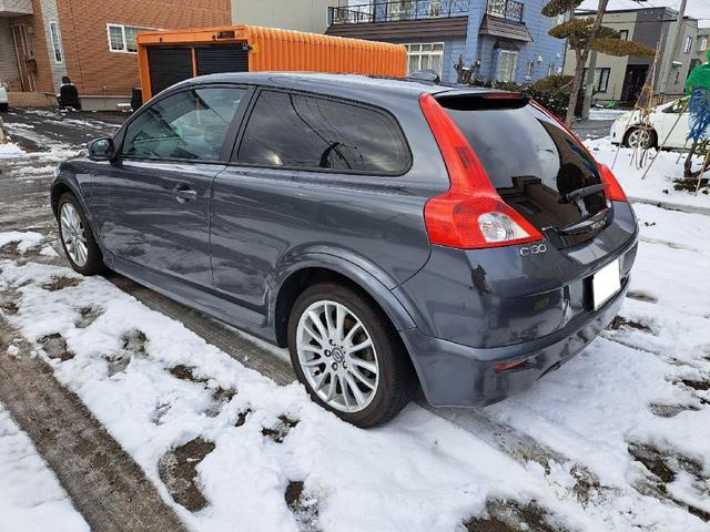 Ｃ３０ ２．４ｉ　ＳＥ　サンルーフ　ナビ　バックカメラ　夏冬タイヤ付き　シートヒーター（4枚目）