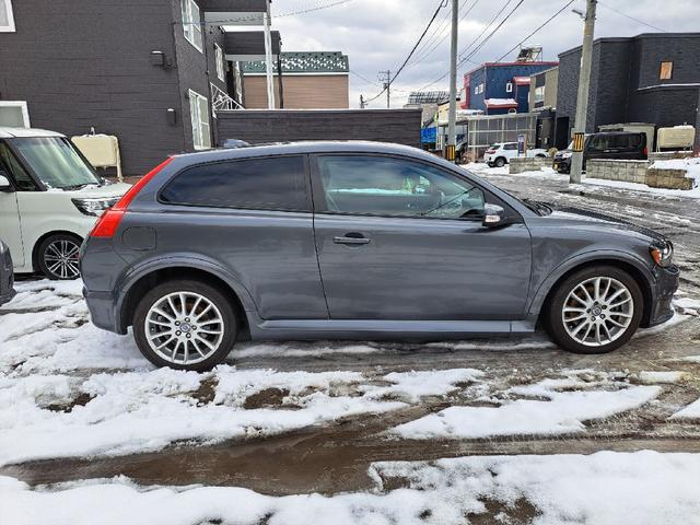 Ｃ３０ ２．４ｉ　ＳＥ　サンルーフ　ナビ　バックカメラ　夏冬タイヤ付き　シートヒーター（7枚目）