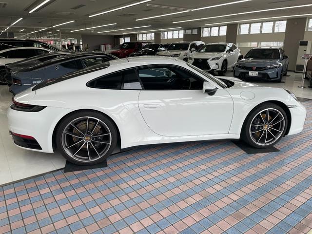 ９１１ ９１１カレラ　（ＪＵ適正販売店）　盗難防止システム　アイドリングストップ　クルーズコントロール　シートヒーター　革シート　ＬＥＤヘッドライト　クリアランスソナー　バックカメラ　フロントカメラ（9枚目）