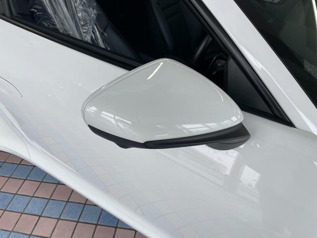 ９１１ ９１１カレラ　（ＪＵ適正販売店）　盗難防止システム　アイドリングストップ　クルーズコントロール　シートヒーター　革シート　ＬＥＤヘッドライト　クリアランスソナー　バックカメラ　フロントカメラ（12枚目）
