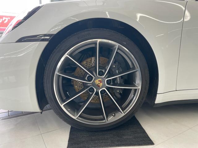 ９１１ ９１１カレラ　（ＪＵ適正販売店）　盗難防止システム　アイドリングストップ　クルーズコントロール　シートヒーター　革シート　ＬＥＤヘッドライト　クリアランスソナー　バックカメラ　フロントカメラ（13枚目）