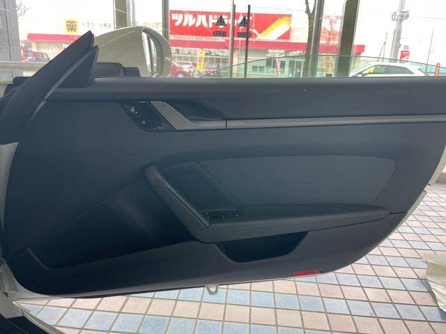 ９１１ ９１１カレラ　（ＪＵ適正販売店）　盗難防止システム　アイドリングストップ　クルーズコントロール　シートヒーター　革シート　ＬＥＤヘッドライト　クリアランスソナー　バックカメラ　フロントカメラ（25枚目）