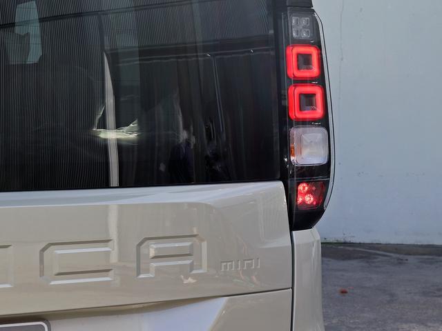 デリカミニ Ｔ　プレミアム　届出済未使用車　寒冷地プラスＰＫＧ　９インチディスプレイＯＤ　全周囲カメラ　ｅアシスト　マイパイロット　２トーンカラー　７インチ液晶メーター　両側パワスラ　シートヒーター　リアサーキュレーター　フォグ（19枚目）