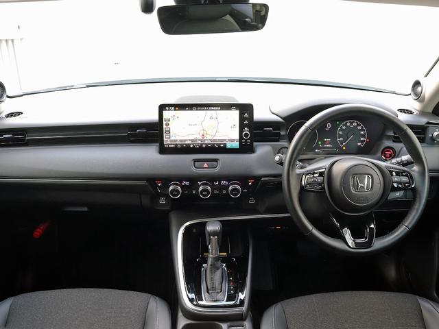 ヴェゼル ｅ：ＨＥＶ　Ｚ　ホンダセンシング　ホンダコネクト９インチナビＴＶ　全周囲カメラ　シート／ステアヒーター　ワイヤレス充電　ＥＴＣ２．０　ドラレコ　パワーバックドア　ハーフレザ　シーケンシャル　ＬＥＤフォグ　パドルシフト（3枚目）