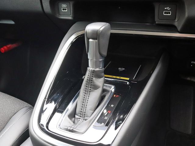 ヴェゼル ｅ：ＨＥＶ　Ｚ　ホンダセンシング　ホンダコネクト９インチナビＴＶ　全周囲カメラ　シート／ステアヒーター　ワイヤレス充電　ＥＴＣ２．０　ドラレコ　パワーバックドア　ハーフレザ　シーケンシャル　ＬＥＤフォグ　パドルシフト（10枚目）