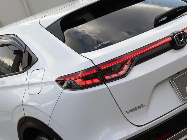 ヴェゼル ｅ：ＨＥＶ　Ｚ　ホンダセンシング　ホンダコネクト９インチナビＴＶ　全周囲カメラ　シート／ステアヒーター　ワイヤレス充電　ＥＴＣ２．０　ドラレコ　パワーバックドア　ハーフレザ　シーケンシャル　ＬＥＤフォグ　パドルシフト（19枚目）