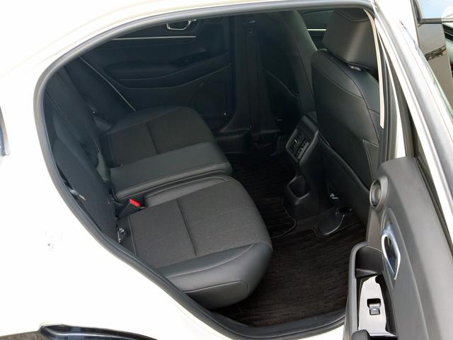 ヴェゼル ｅ：ＨＥＶ　Ｚ　ホンダセンシング　ホンダコネクト９インチナビＴＶ　全周囲カメラ　シート／ステアヒーター　ワイヤレス充電　ＥＴＣ２．０　ドラレコ　パワーバックドア　ハーフレザ　シーケンシャル　ＬＥＤフォグ　パドルシフト（37枚目）