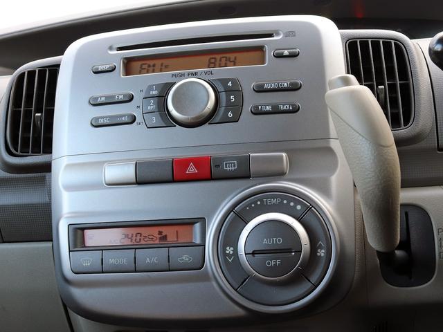 タント Ｘ　４ＷＤ　パワースライドドア　ＣＶＴ　オートエアコン　キーフリーシステム　イモビライザー　ツートーンインパネ　ウレタン製ステアリング　ＡＢＳ　アイドリングストップ　プライバシーガラス　ファブリックシート（5枚目）