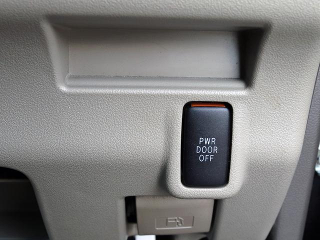 タント Ｘ　４ＷＤ　パワースライドドア　ＣＶＴ　オートエアコン　キーフリーシステム　イモビライザー　ツートーンインパネ　ウレタン製ステアリング　ＡＢＳ　アイドリングストップ　プライバシーガラス　ファブリックシート（7枚目）