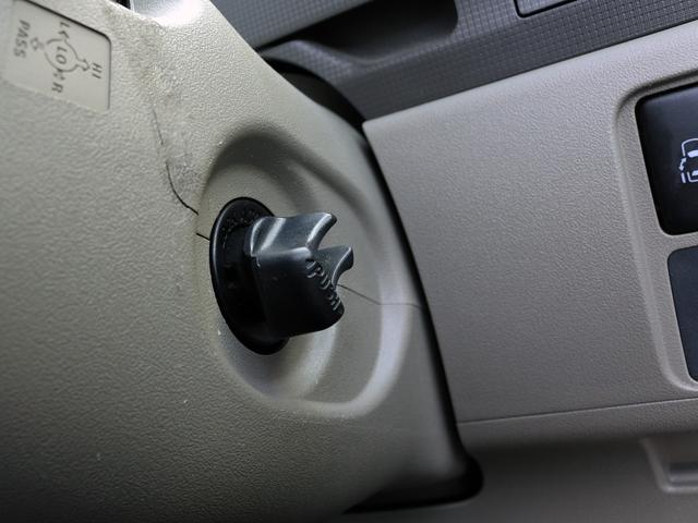 タント Ｘ　４ＷＤ　パワースライドドア　ＣＶＴ　オートエアコン　キーフリーシステム　イモビライザー　ツートーンインパネ　ウレタン製ステアリング　ＡＢＳ　アイドリングストップ　プライバシーガラス　ファブリックシート（8枚目）