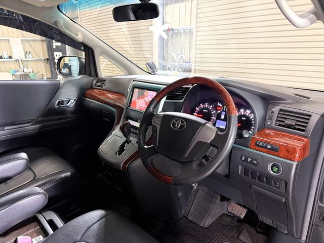 ヴェルファイア ２．４Ｚ　プラチナセレクションＩＩ　４ＷＤ　アルパイン８インチナビ　アルパイン１０，２インチフリップダウンモニター　本州仕入　フルセグＴＶ　フロント＆サイド＆バックカメラ　両側パワースライドドア　パワーバックドア　クラッツィオ革調カバー（20枚目）