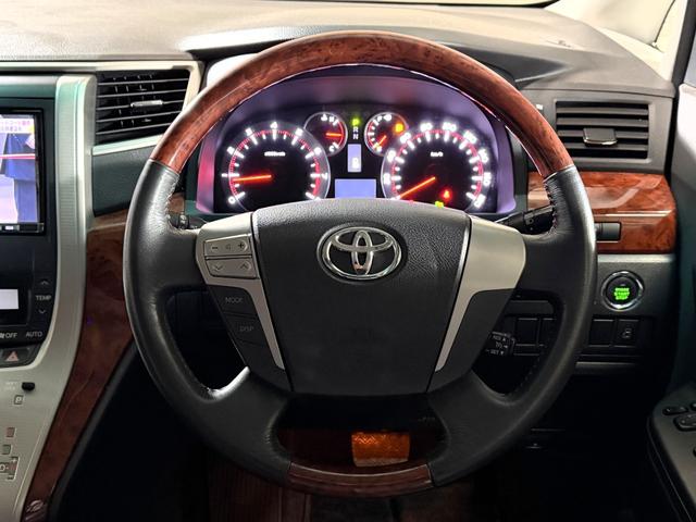 ヴェルファイア ２．４Ｚ　プラチナセレクションＩＩ　４ＷＤ　アルパイン８インチナビ　アルパイン１０，２インチフリップダウンモニター　本州仕入　フルセグＴＶ　フロント＆サイド＆バックカメラ　両側パワースライドドア　パワーバックドア　クラッツィオ革調カバー（22枚目）