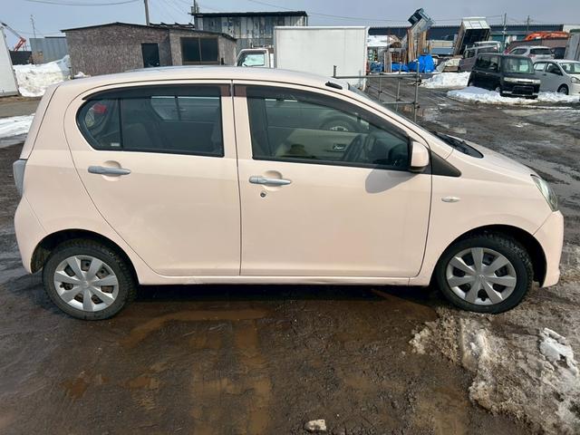 ピクシスエポック Ｘｆ　４ＷＤ　新品夏タイヤ　ナビ　Ｅｇスターター（9枚目）