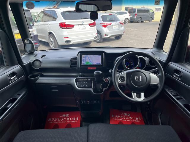 Ｎ－ＢＯＸカスタム Ｇ　４ＷＤ　ＥＴＣ　バックカメラ　両側スライドドア　ナビ　ＴＶ　オートライト　ＨＩＤ　スマートキー　アイドリングストップ　電動格納ミラー　シートヒーター　ベンチシート　ＣＶＴ　盗難防止システム　ＡＢＳ（2枚目）