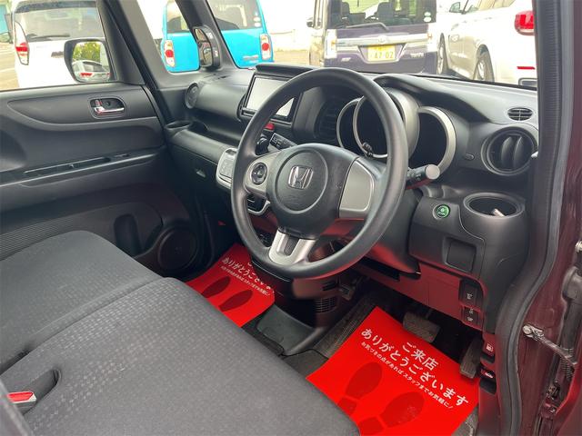 Ｎ－ＢＯＸカスタム Ｇ　４ＷＤ　ＥＴＣ　バックカメラ　両側スライドドア　ナビ　ＴＶ　オートライト　ＨＩＤ　スマートキー　アイドリングストップ　電動格納ミラー　シートヒーター　ベンチシート　ＣＶＴ　盗難防止システム　ＡＢＳ（10枚目）