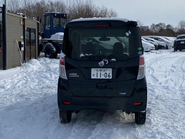 デイズルークス Ｘ　Ｖセレクション　４ＷＤ　検令和８年１１月１９日　スタッドレス装着　フルセグＴＶ　Ｂカメラ　純正エンスタ　Ｂｌｕｅｔｏｏｔｈ　ＥＴＣ　シートヒーター　両側パワースライドドア　横滑り防止装置　衝突軽減　全方位カメラ（16枚目）