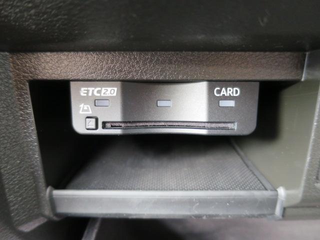 Ｑ５ ４０ＴＤＩクワトロ　Ｓライン　ＴＶチューナー　プライバシーガラス　カラードブレーキキャリパー　レッド　コンフォートＰ　ブラックスタイリングＰ　レザーＰ（17枚目）