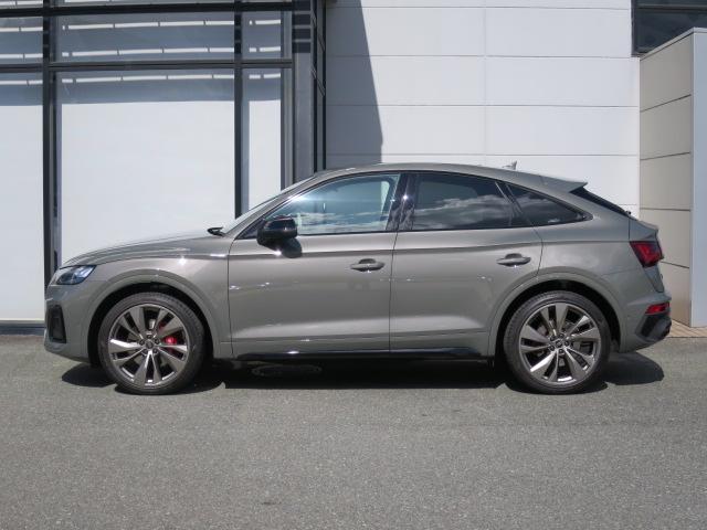 ＳＱ５スポーツバック ベースグレード　ＴＶチューナー　プライバシーガラス　カラードブレーキキャリパー　レッド　コンフォートＰ　ブラックスタイリングＰ　レザーＰ（3枚目）