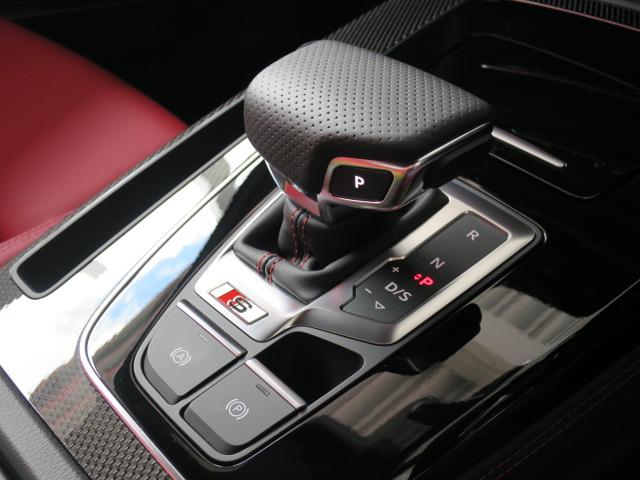 ＳＱ５スポーツバック ベースグレード　ＴＶチューナー　プライバシーガラス　カラードブレーキキャリパー　レッド　コンフォートＰ　ブラックスタイリングＰ　レザーＰ（13枚目）