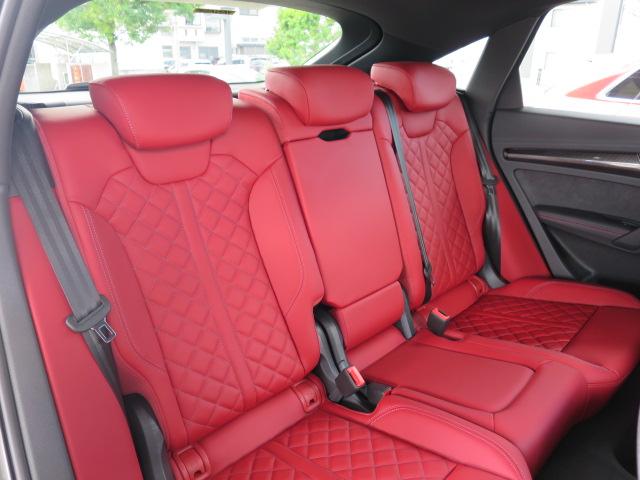 ＳＱ５スポーツバック ベースグレード　ＴＶチューナー　プライバシーガラス　カラードブレーキキャリパー　レッド　コンフォートＰ　ブラックスタイリングＰ　レザーＰ（19枚目）