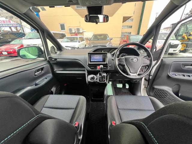 ヴォクシー ＺＳ　煌ＩＩ　ワンオーナー／寒冷地仕様／純正エンジンスターター／リアヒーター／純正ナビ／フルセグ／ＬＥＤヘッドライト／両側パワースライドドア（11枚目）