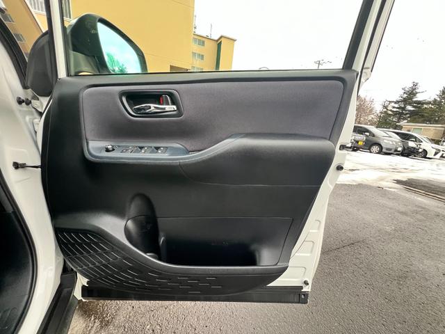 ヴォクシー ＺＳ　煌ＩＩ　ワンオーナー／寒冷地仕様／純正エンジンスターター／リアヒーター／純正ナビ／フルセグ／ＬＥＤヘッドライト／両側パワースライドドア（12枚目）