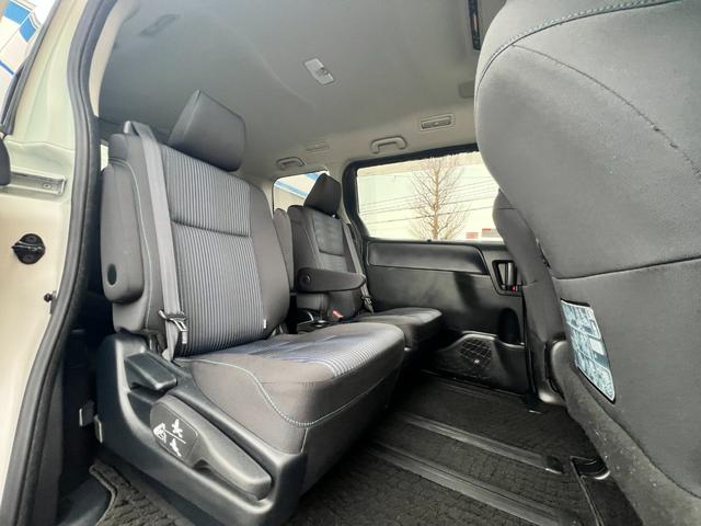 ヴォクシー ＺＳ　煌ＩＩ　ワンオーナー／寒冷地仕様／純正エンジンスターター／リアヒーター／純正ナビ／フルセグ／ＬＥＤヘッドライト／両側パワースライドドア（19枚目）