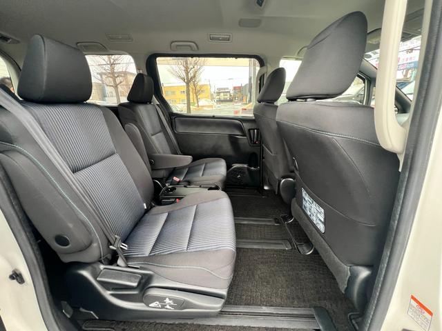 ヴォクシー ＺＳ　煌ＩＩ　ワンオーナー／寒冷地仕様／純正エンジンスターター／リアヒーター／純正ナビ／フルセグ／ＬＥＤヘッドライト／両側パワースライドドア（20枚目）