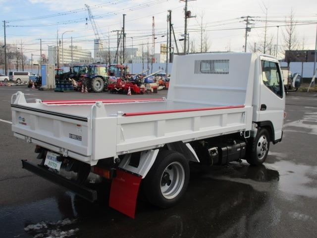 キャンター 全低床ダンプ　外装オールペイント済み　５ＭＴ３ペダル　車両総重量５．０ｔ未満　４ナンバー　エアコン　パワステ　パワーウィンドウ　ＡＢＳ　運転席エアバック　荷台内寸長さ３０５ｃｍ幅１６０ｃｍ高さ３２ｃｍ　ＥＴＣ（5枚目）