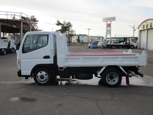 キャンター 全低床ダンプ　外装オールペイント済み　５ＭＴ３ペダル　車両総重量５．０ｔ未満　４ナンバー　エアコン　パワステ　パワーウィンドウ　ＡＢＳ　運転席エアバック　荷台内寸長さ３０５ｃｍ幅１６０ｃｍ高さ３２ｃｍ　ＥＴＣ（8枚目）